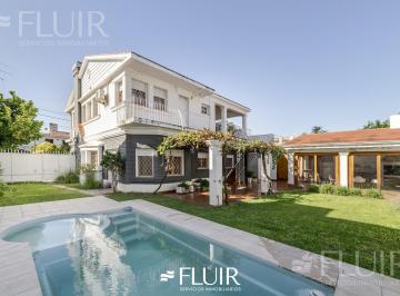Casa · 380m² · 3 Dormitorios · Se Recibe Menor | Casa con 3 Dorm., Pileta y Quincho en Cofico