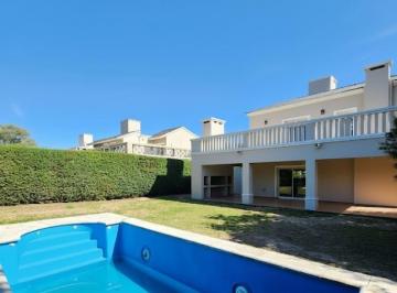 Casa · 238m² · 6 Ambientes · 2 Cocheras · El Balcón de Valle Escondido - Casa 3 Dorm. Frente a Espacio Verde