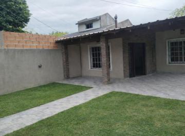 PH · 224m² · 4 Ambientes · 1 Cochera · Venta Casa 4 Amb. C/ Coch. y Jardin Merlo - Apto Credito - Permuta