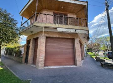 Casa · 395m² · 6 Ambientes · 4 Cocheras · Venta de 2 Casas con Local Jardin Deposito Cerca Ruta 25 Ideal Supermercado Apto Credito Hipotecario