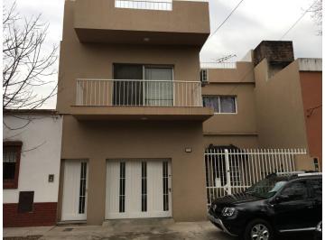 Casa · 175m² · 4 Ambientes · 1 Cochera · Solida Casa en 3 Plantas con 3 Dorm., Escritorio, Coch