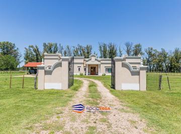 Casa · 460m² · 6 Ambientes · 2 Cocheras · Casa a La Venta en Comarcas de Lujan, Barrio Santa Matilde