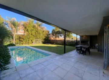Casa · 250m² · 5 Ambientes · Casa en Alquiler de Verano