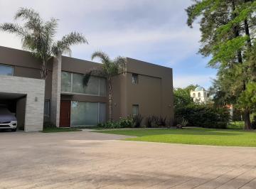Casa · 3008m² · 10 Ambientes · 3 Cocheras · Excelente Propiedad Sobre El Golf en Los Pingüinos