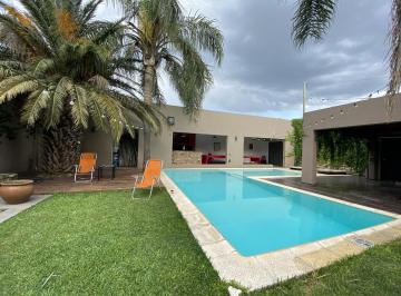 Casa · 234m² · 8 Ambientes · 3 Cocheras · Venta Casa Rosario Alberdi 4 Dorm. Terraza Galería Parrillero Pileta Cocheras