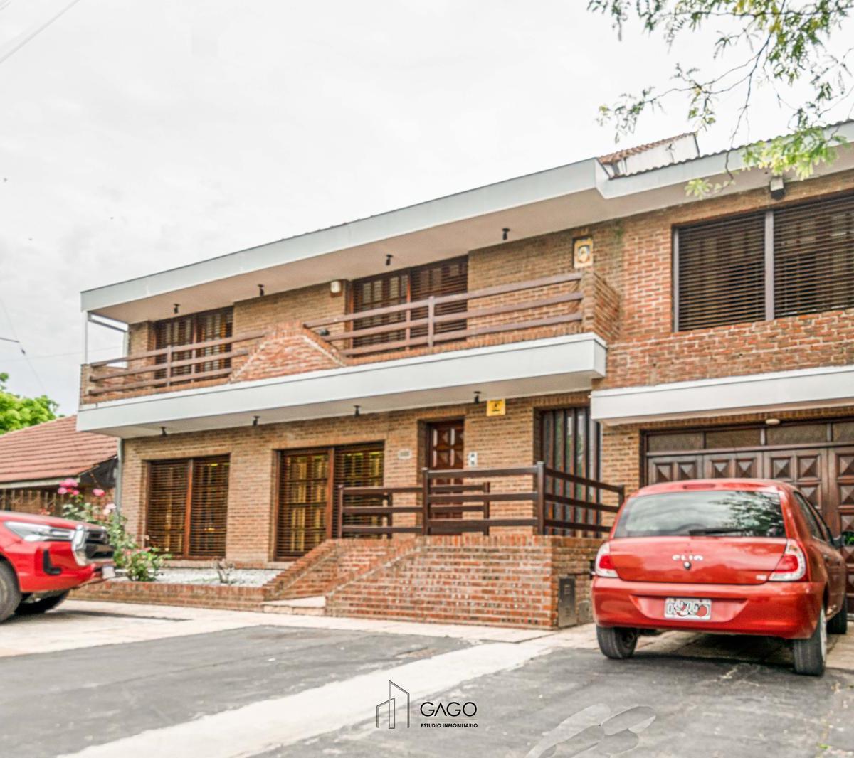 Chalet 5 amb, 249m² con piscina y cochera doble — Caisamar