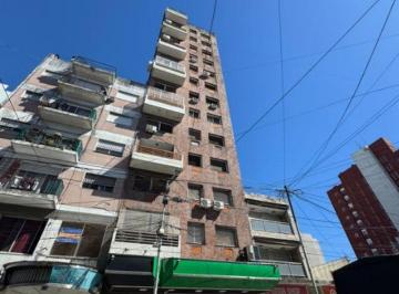 Departamento de 4 ambientes, Avellaneda · Amplio Departamento de 4 Ambientes Sobre La Calle Las Flores, Wilde Centro