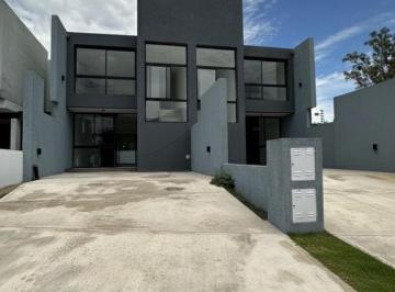 Casa · 150m² · 4 Ambientes · 2 Cocheras · Duplex a Estrenar de 3 Dorm. en La Calandria