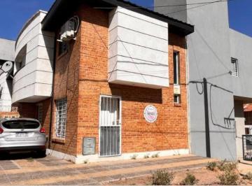 PH · 52m² · 4 Ambientes · Dúplex en PH con Cochera, Barrio Cumelen