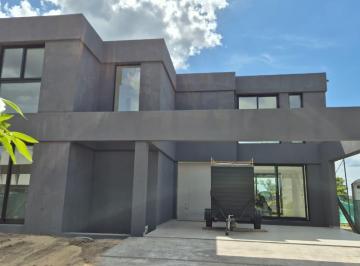 Casa · 200m² · 5 Ambientes · 2 Cocheras · Venta - Casa a Estrenar 4 Hab y Servicio - Canton Al Golf