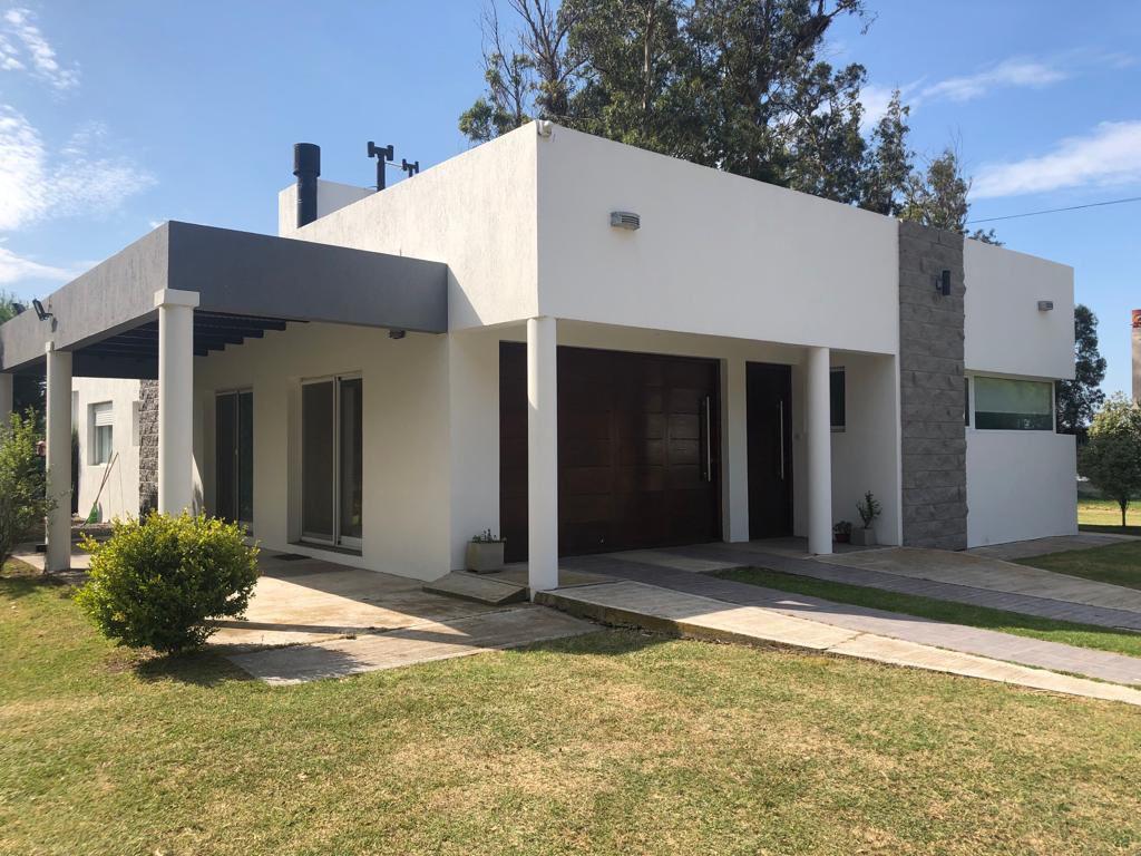 Casa 3 dorm, 160m² en barrio privado Costa del Sol