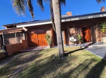 Casa · 354m² · 6 Ambientes · 2 Cocheras · Tablada Park - Vende Casa Sobre Spilimbergo a m de Petorutti— 3 Domitorios + Depto Ind + Pileta