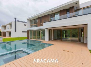 RRA-RR1-2072_2 · Casa en Venta en Saint Thomas Este