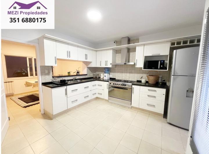 Casa · 372m² · 7 Ambientes · 2 Cocheras