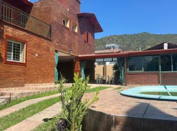 Casa · 212m² · 4 Ambientes · 1 Cochera · Casa en Venta 2 Dorm. 3 Baños Quincho Piscina José Muñoz Villa Carlos Paz