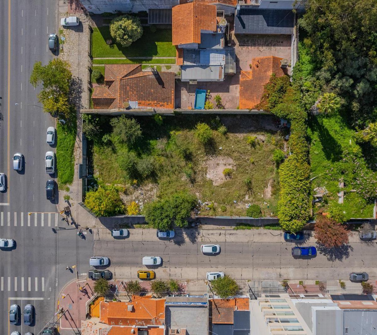 Lote Apto Desarrollo en Esquina de Av Independencia