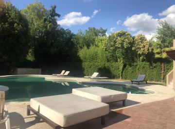 Casa · 640m² · 15 Ambientes · 4 Cocheras · Alquiler Anual Highland Park Pilar 700 m²