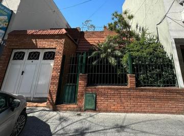 Casa · 117m² · 3 Ambientes · 1 Cochera · Casa en Lanús Este