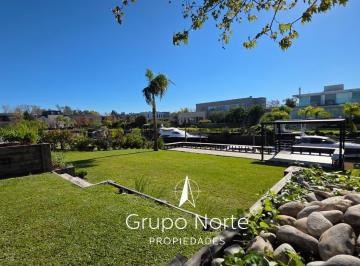 Casa · 520m² · 8 Ambientes · 6 Cocheras · Casa en Venta Al Rio en Nordelta, Barrio El Yacht