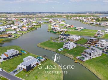 Terreno , Tigre · Lote en Venta Al Lago en Nordelta, Casuarinas. Financiado. El Mejor Terreno Al Lago!