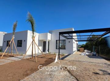 Casa · 180m² · 4 Ambientes · 4 Cocheras · Casa en Venta Al Lago en Barrio San Matías, Escobar.