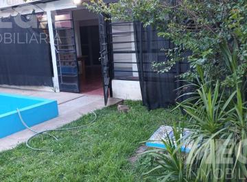 Casa · 558m² · 5 Ambientes · 2 Cocheras · Av de Las Americas 5717. Galpon Mas Casa en Venta!