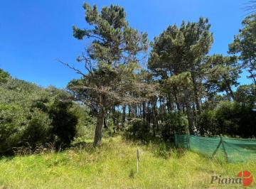 Terreno · 880m² · Terreno en Venta - Zona Álamos - Encantador Barrio - Arbolado