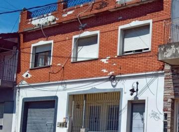 Casa de 6 ambientes, Lomas de Zamora · Casa en Venta con Dos Departamentos de Tres Ambientes