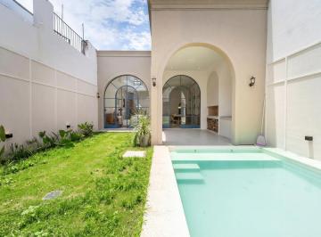 Casa · 205m² · 5 Ambientes · 1 Cochera · Casa 3/4 Dorm., Jardin, Pileta, Nueva, Suite, Cochera
