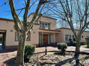 Casa · 260m² · 6 Ambientes · 2 Cocheras · Casa en Venta de 3 Doirmitorios en Haras 1 Lote 243 Brandsen