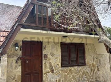 Casa · 250m² · 2 Ambientes · 3 Cocheras · 13 E/ 40 y 41 - Casa en Venta Villa del Plata 2 Dorm. Sobre Lote de 540 m.