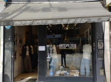 Local comercial · 180m² · 2 Ambientes · Importante Local en Av Rivadavia - Apto. T Destino