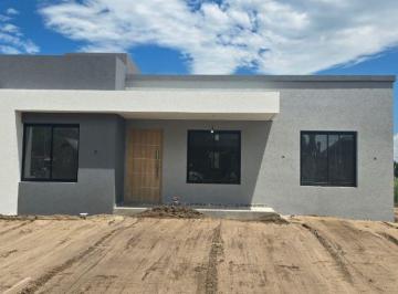 Casa de 4 ambientes, Costa del Este · Casa con Amplio Jardín y 3 Dorm. en Venta en Costa del Este