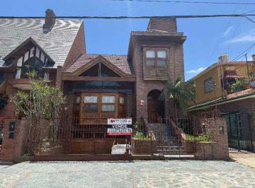 Casa de 5 ambientes, Quilmes · Excelente Chalet de Categoría Sobre Lote de 10 X 48 m. Ubicado en Inmejorable Zona de Bernal