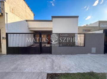 Casa · 91m² · 3 Ambientes · 1 Cochera · Casa 3 Amb - Reciclada a Nueva - Ituzaingo Centro Sur