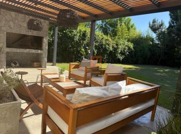 Foto1 · Oportunidad Casa de 4 Dorm. en Alquiler Anual