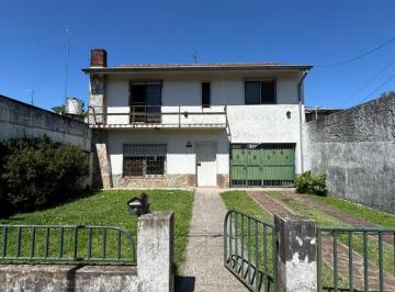Casa · 330m² · 4 Ambientes · 1 Cochera · Imperdible Casa Apto Credito a m de 197