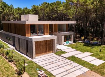 Casa · 373m² · 6 Ambientes · Casa en Venta Pinamar Norte
