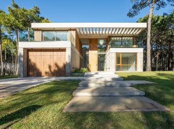 Casa · 373m² · 6 Ambientes · Casa en Venta Pinamar Norte