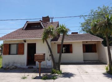 Casa de 3 ambientes, Santa Clara del Mar · Chalet Más Departamento en Venta en Carrasco 1015, Emplazados Sobre un Terreno de 200 m².