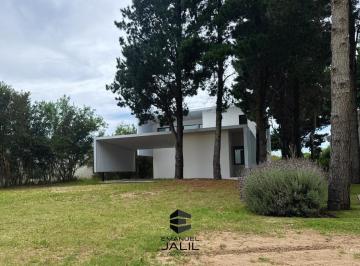 Casa · 190m² · 5 Ambientes · 1 Cochera · Casa en Costa Esmeralda