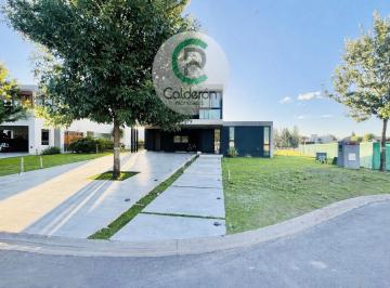 Casa · 300m² · 5 Ambientes · 2 Cocheras · Casa en Venta Country Terravista