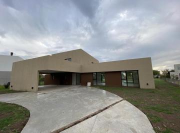 Casa · 350m² · 4 Ambientes · 2 Cocheras · Casa 4 Amb C/ 2 Cocheras y Pileta - Terravista