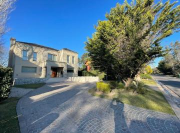 Casa · 440m² · 6 Ambientes · 2 Cocheras · Excelente Casa 6 Ambientes C/piscina Climatizada - 460 m² - Premiun - Saint Thomas