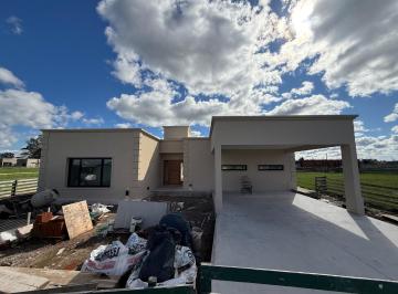 Casa · 195m² · 4 Ambientes · 6 Cocheras · Venta en Pozo Casa Pileta Fincas Joven Permuta Financiacion