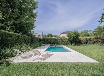 Casa · 200m² · 5 Ambientes · 1 Cochera · Exclusiva Casa en Venta en Las Liebres. Diseño, Confort y Excelente Ubicación.