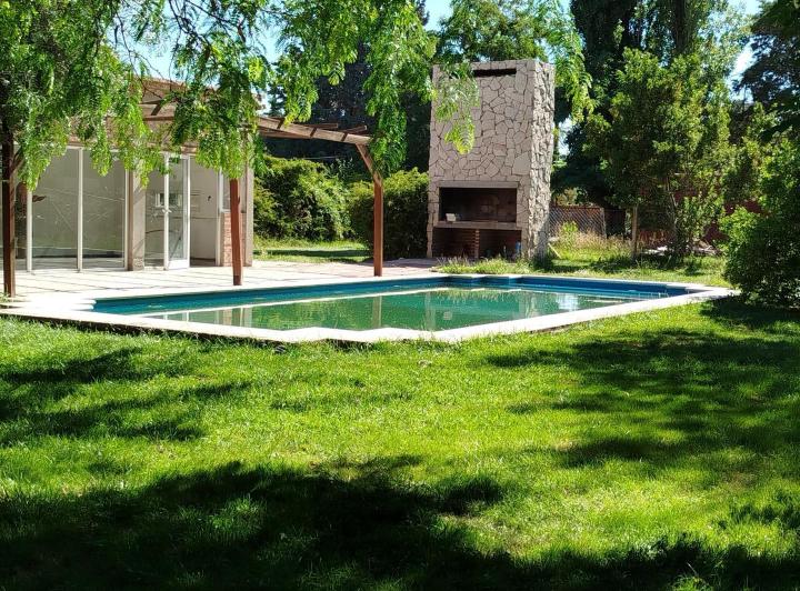 Casa · 68m² · 2 Ambientes · 2 Cocheras