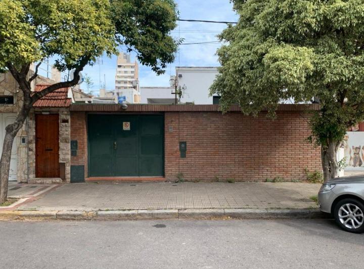 Casa · 100m² · 6 Ambientes · 1 Cochera