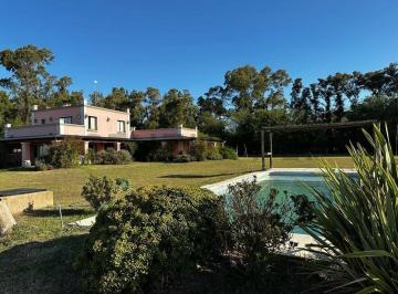 Casa · 180m² · 5 Ambientes · Venta Casa 5 Ambientes en Benquerencia Farm Club