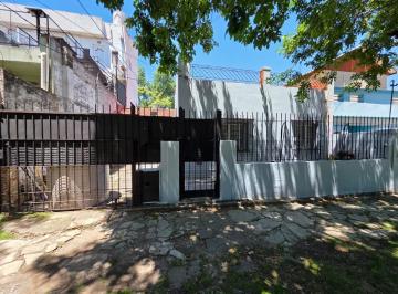 Casa · 110m² · 4 Ambientes · 1 Cochera · En Venta en Caseros Casa en Lote Propio de 4 Ambientes Cochera Apta Credito F: 10831